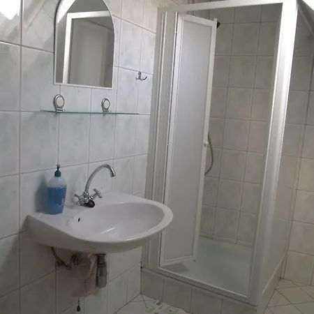 Radek Vendeghaz Es Guest house Halaszi